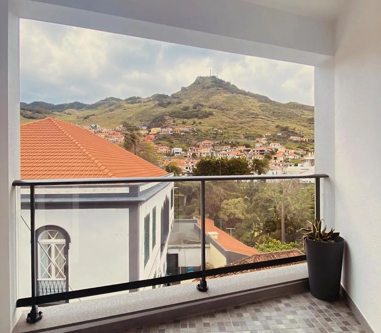 Village Square Coastal Apartment 3G Machico 0*,  Portugália